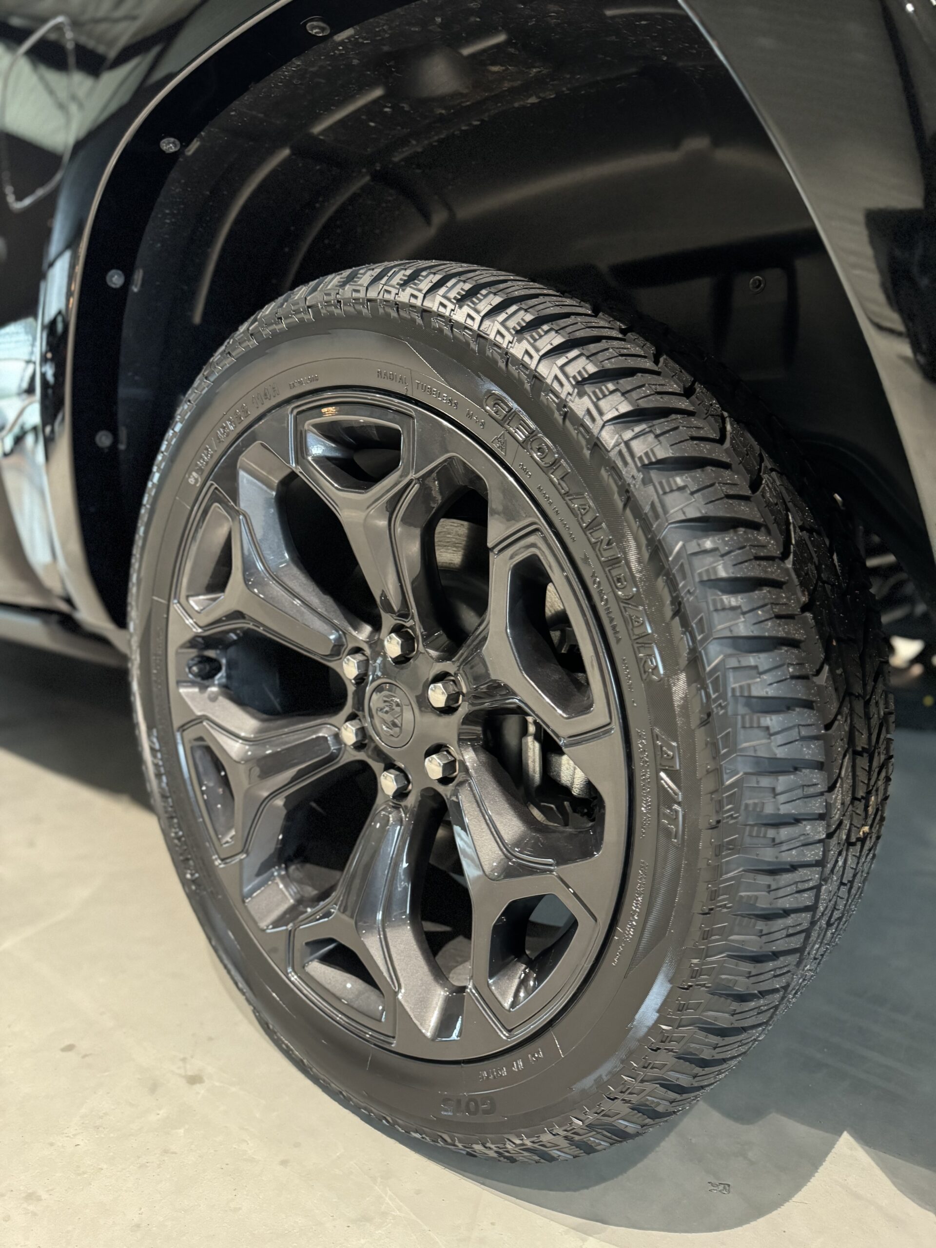 All Season Banden Met Sneeuwvlok * 285/45R22